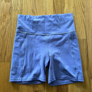 Vuori sz XS purple bike shorts with two pockets great pre owned condition